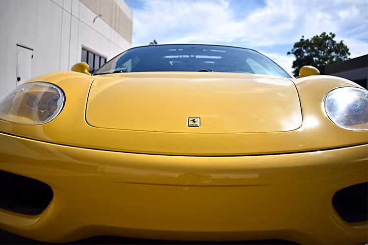 Sau khi hoán đổi sang limousine, bản kéo dài của Ferrari 360 có thể chở được 7 người, nhiều hơn phần lớn các mẫu SUV sang trọng hiện tại. 