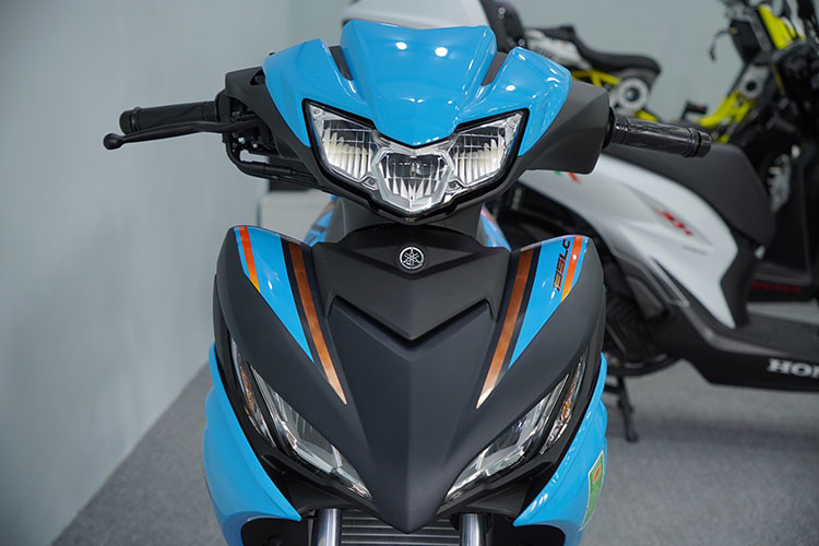 Kích thước dài x rộng x cao của Yamaha 135LC Fi lần lượt 1.945 x 690 x 1.095 mm, chiều dài cơ sở 1.255mm. Khoảng sáng gầm đạt 135 mm, khối lượng khô ở mức 109 kg. Ngoại hình xe mang nhiều nét tương đồng Yamaha Exciter 135 từng bán ở Việt Nam. Tại Malaysia, 135LC cũng là tên gọi khác của Yamaha Exciter 135.