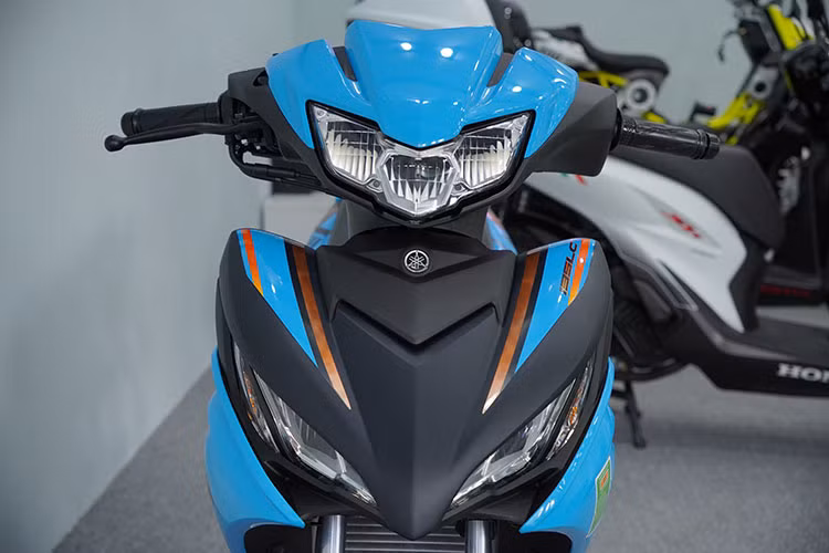 Kích thước dài x rộng x cao của Yamaha 135LC Fi lần lượt 1.945 x 690 x 1.095 mm, chiều dài cơ sở 1.255mm. Khoảng sáng gầm đạt 135 mm, khối lượng khô ở mức 109 kg. Ngoại hình xe mang nhiều nét tương đồng Yamaha Exciter 135 từng bán ở Việt Nam. Tại Malaysia, 135LC cũng là tên gọi khác của Yamaha Exciter 135.