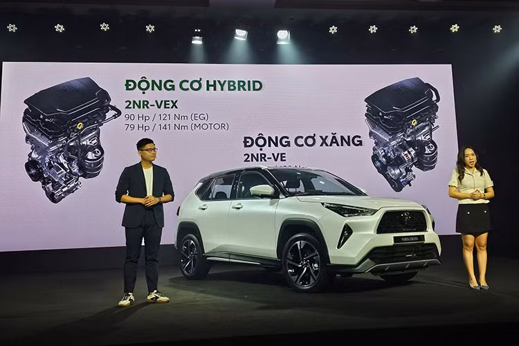 Sáng nay, ngày 19/9/2023, hãng Toyota đã chính thức giới thiệu mẫu xe Yaris Cross hoàn toàn mới ở thị trường Việt Nam. Trước Việt Nam, mẫu xe Toyota Yaris Cross 2023 mới đã được bán ở một số thị trường Đông Nam Á khác như Indonesia, Campuchia và Philippines. 