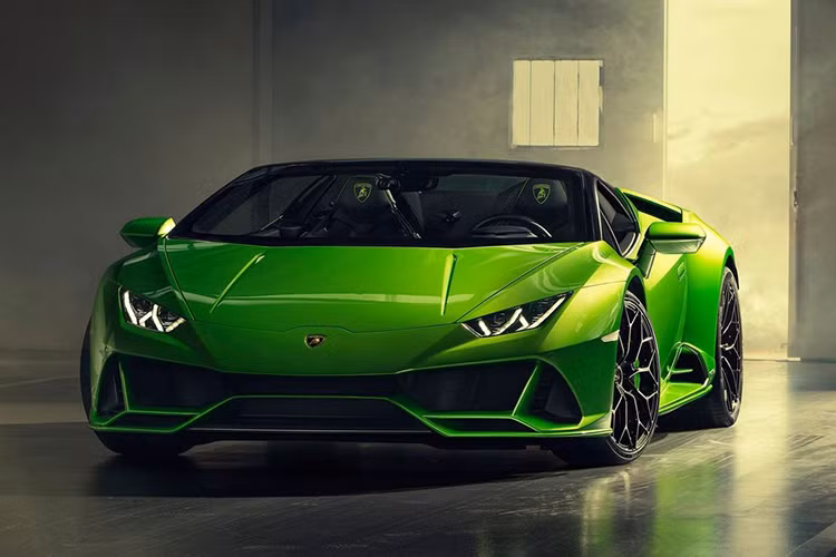Theo đó, siêu xe Lamborghini Huracan EVO Spyder sẽ được chính thức ra mắt công chúng trên toàn thế giới tại triển lãm ôtô quốc tế Geneva Motor Show 2019 sắp diễn ra ở Thuỵ Sĩ. Siêu xe mui trần mới của hãng "siêu bò" sở hữu những trang bị khủng cùng vẻ đẹp đầy mê hoặc.
