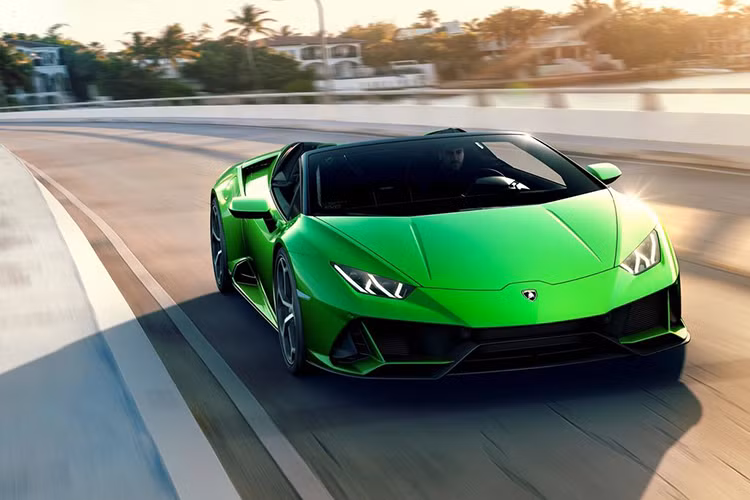 Điểm mới quan trọng là hệ thống lái cả 4 bánh đi kèm với hệ thống điều biến véc-tơ mô-men xoắn cho hệ dẫn động AWD, đồng thời một đặc tính mới khác là Hệ thống điều khiển động học thế hệ mới, được hãng gọi là LDVI. Hệ thống LDVI có một khối xử lý trung tâm CPU kiểm soát mọi khía cạnh động học của xe, hiểu được thói quen lái xe của chủ nhân để điều chỉnh thích ứng với kiểu lái xe của chủ nhân.