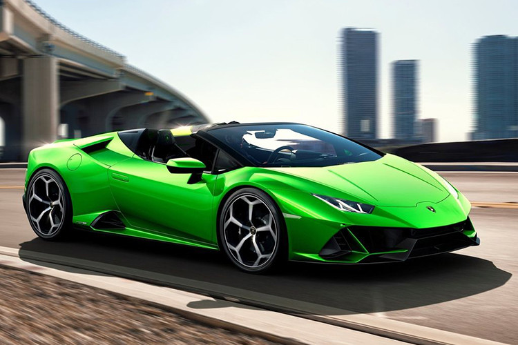 Tính khí động học của Huracan EVO Spyder tiếp tục được Lamborghini hoàn thiện với bộ mui xe dù mở hay đóng thì xe vẫn có lực ép và hiệu quả khí động tốt hơn 5 lần so với chiếc Huracan Spyder nguyên bản. Thiết kế mới vùng sau khoang lái cũng được tối ưu về đặc tính âm học, đảm bảo không ồn gió vọng vào cabin khi mui hạ xuống.