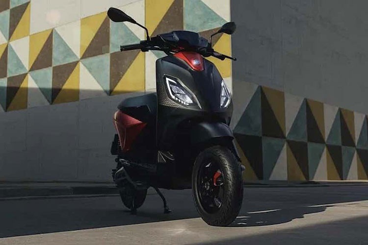 Ngoài ra, mômen xoắn cực đại mà xe đạt được là 120Nm, với khả năng gia tốc được Piaggio cho biết là tốt hơn 14% so với bản tiền nhiệm. Với tốc độ tối đa đạt được là 45 km/h người điều khiển mẫu xe điện này cũng không đòi hỏi phải có bằng lái xe.