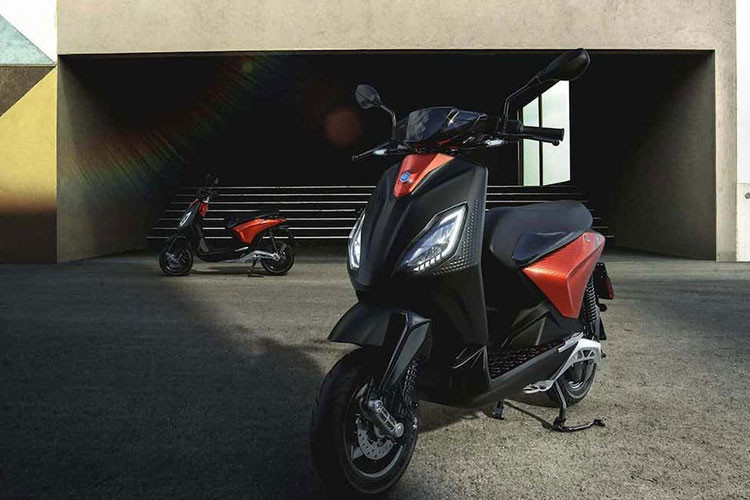 Piaggio đã ra mắt One - một chiếc xe tay ga điện được quảng cáo là phương tiện đi lại tối ưu trong thành phố vào năm 2021. Giờ đây, Piaggio One 2023 mới đã ra mắt và được bổ sung một loạt các cập nhật để làm cho nó tốt hơn bao giờ hết.