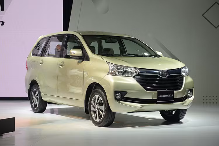 Dù đứng chung phân khúc với Toyota Innova nhưng Avanza lại khó lòng thành công được như "đàn anh". Xe được nhập khẩu từ Indonesia nhưng lại có lượng trang bị kém nổi bật, vậy nên chiếc xe này liên tục lọt vào top xe ế nhất thị trường. Chỉ với 68 xe bán ra trong tháng 6/2019 vừa qua, nó gây thất vọng so với kỳ vọng của Toyota Việt Nam.