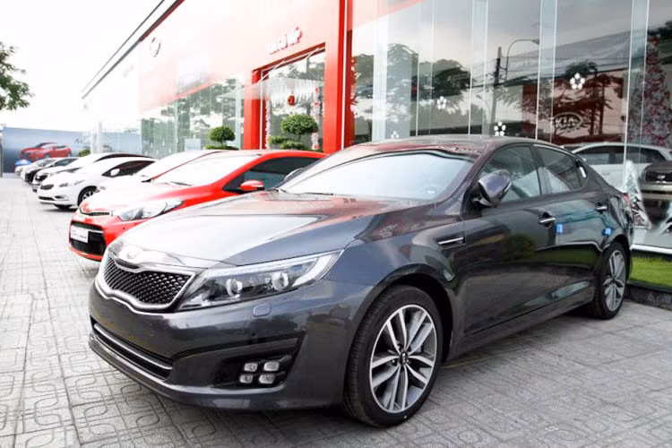 Theo báo cáo mới nhất của VAMA trong tháng 6/2019 bên cạnh loạt xe bán chạy nhất, thì danh sách xe ôtô ế nhất Việt Nam cũng được nhiều người tiêu dùng quan tâm. Đáng chú ý, trong loạt xe có doanh số thấp nhất trong tháng này chủ yếu vẫn là những mẫu xe nhập khẩu hoặc xe cũ.