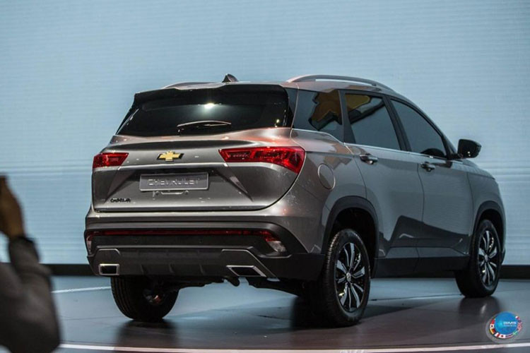 Nằm bên dưới nắp capô của Chevrolet Captiva 2019 là động cơ xăng 4 xi-lanh, tăng áp, dung tích 1,5 lít với công suất tối đa 140 mã lực tại tua máy 5.200 vòng/phút và mô-men xoắn cực đại 250 Nm tại dải tua máy 1.600 - 3.600 vòng/phút. Động cơ kết hợp với hộp số tự động 6 cấp.