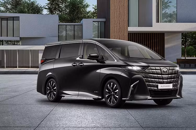 Alphard 2023 sở hữu hệ thống khung gầm hoàn toàn mới dựa trên nền tảng thiết kế toàn cầu TNGA giúp cải thiện tầm quan sát, tính linh hoạt và tính ổn định. Mức giá xe Toyota Alphard 2023 tại Việt Nam với 2 lựa chọn là phiên bản Xăng và Hybrid (HEV) là từ 4,370 - 4,475 tỷ đồng (đã bao gồm 10% VAT).