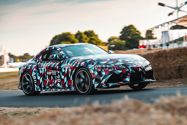 Toyota Supra 2020 chia sẻ nền tảng cùng BMW Z4 2019, sở hữu khối động cơ 6 xi-lanh thẳng hàng dung tích 3.0 lít. Mẫu xe dự kiến ra mắt công chúng vào đầu năm tới tại Triển lãm Detroit Auto Show 2019, trước khi chính thức được mở bán tại Australia vào quý III.