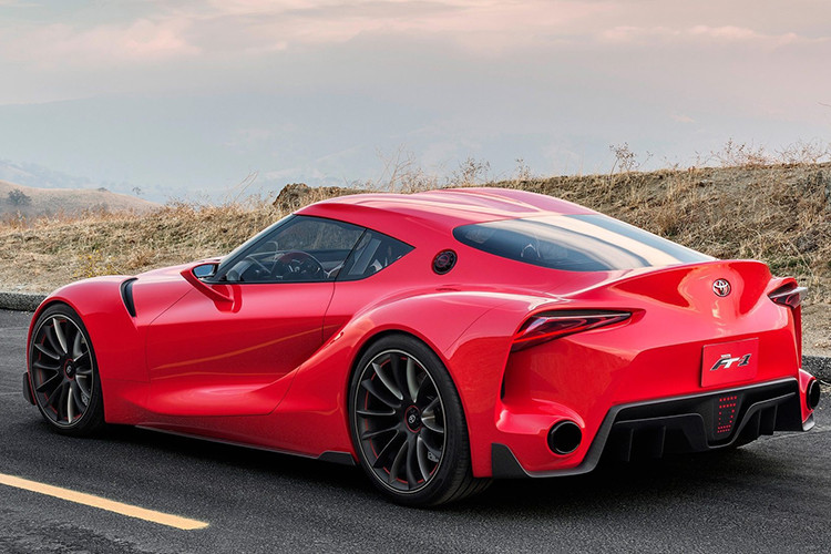 Trong khi đó, đuôi xe của Toyota Supra hoàn toàn mới được trang bị đèn phanh hậu giống những mẫu xe F1 và ống xả tròn đặt cân đối 2 bên.