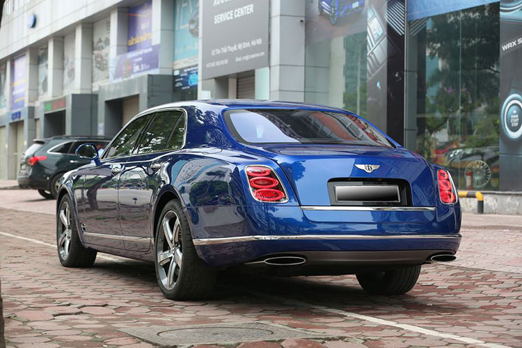 Vào năm 2017 một chiếc xe Mulsanne Speed tương tự nhưng phân phối chính hãng được khai báo mức giá 202.000 bảng Anh, tổng các khoản thuế mà chiếc xe phải nộp (khi làm thủ tục nhập khẩu) gần 13 tỷ đồng (64% thuế Nhập khẩu, 10% thuế Giá trị gia tăng; 60% thuế Tiêu thụ đặc biệt)... khiến cho mức giá &#x8;của xe vào khoảng 25 tỷ đồng.