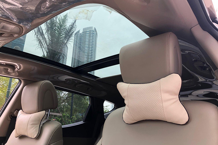 Các trang bị an toàn trên SantaFe thế hệ hiện tại gồm hệ thống chống bó cứng phanh ABS, hỗ trợ phanh khẩn cấp BA, phân bổ lực phanh EBD, kiểm soát lực kéo TCS, chống trượt thân xe VSM,cân bằng điện tử ESC, hỗ trợ khởi hành ngang dốc HAC, hỗ trợ xuống dốc DBC và 6 túi khí trong khoang lái.