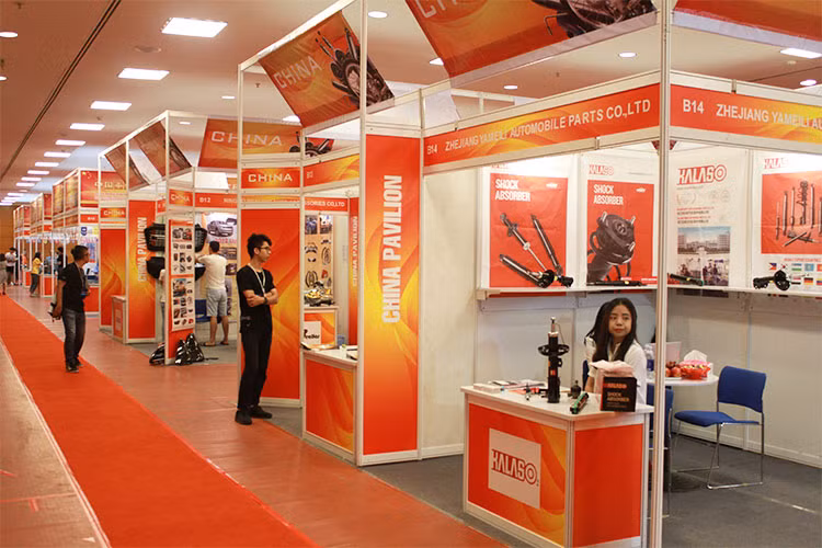 Việc sắp sếp những gian hàng ôtô và xe máy ở vị trí đắc địa cùng với sự hướng dẫn không nhiệt tình từ phía ban tổ chức khiến cho khách tham quan dễ bị lạc vào "ma trận" xe môtô phân khối lớn mà quên mất đi những sản phẩm chính tại đây là các phương tiện vận tải và công nghiệp phụ trợ.