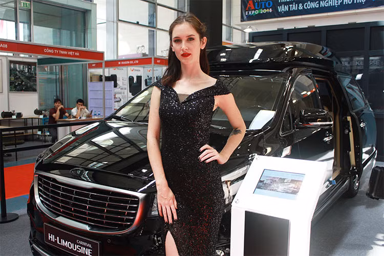 Nằm trong phân khúc ôtô độ cao cấp, 3 mẫu xe độ gồm; NOBLE KLASSE Solarti, Carnival L9, Carnival Hi-limousine của KC Motors - Hàn Quốc cũng tạo được điểm nhấn tại triển lãm Vietnam AutoExpo 2018 này.