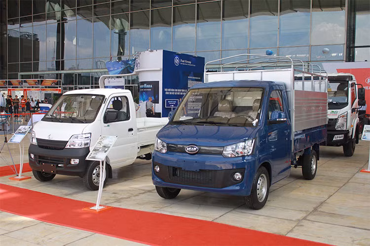 Loạt phương tiện giao thông 4 bánh, mảng xe thương mại vẫn là "đặc sản" tại Vietnam AutoExpo với các gương mặt như Tổng công ty Máy động lực và Máy nông nghiệp Việt Nam Veam, Faw Group, HongYan Truck...