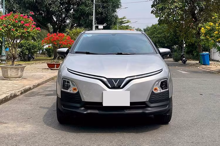 Đi cùng với đó là các tính năng bảo vệ người dùng xe đáng chú ý như: Giám sát hành trình cơ bản, Cảnh báo giao thông phía sau, Cảnh báo điểm mù, Cảnh báo luồng giao thông đến khi mở cửa, Hỗ trợ đỗ xe phía sau, Hỗ trợ phanh khẩn cấp, Hệ thống cân bằng điện tử, Hỗ trợ khởi hành ngang dốc, Giám sát áp suất lốp…