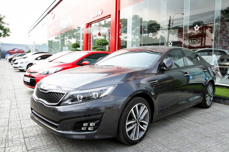 Không quá ấn tượng về doanh số kể từ khi ra mắt vào tháng 10/2016 thế nhưng chưa khi nào mẫu xe sedan Kia Optima lại sở hữu con số bết bát như tháng 9/2018 vừa qua. Mẫu sedan cỡ D chịu lép vế hoàn toàn trước các đối thủ cũng được lắp ráp trong nước, thậm chí thua luôn cả Honda Accord nhập khẩu nguyên chiếc. Con số 10 tròn trĩnh thể hiện sự "bạc nhược" của dòng xe được lắp ráp tại Chu Lai bởi Thaco.