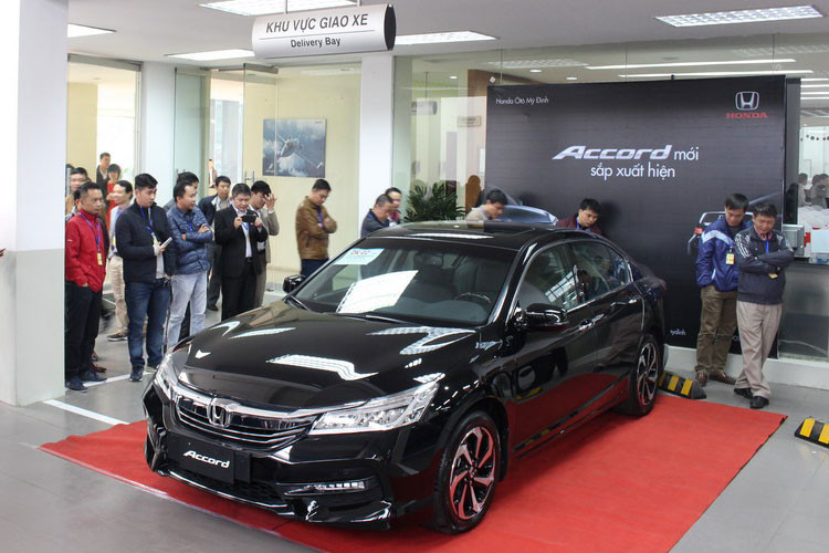 Thiết kế bắt mắt, tiện nghi cũng tầm trung và là mẫu xe nhập khẩu thế nhưng Honda Accord vẫn phải chịu cảnh ế hoài, ế mãi. Trong thnags 9/2018, mẫu xe này chỉ đạt doanh số 56 chiếc. Tuy nhiên theo nhiều chuyên gia cho hay, thương hiệu ôtô Honda vẫn không đặt nặng doanh số lên Accord mà chủ yếu làm thương hiệu là chính.