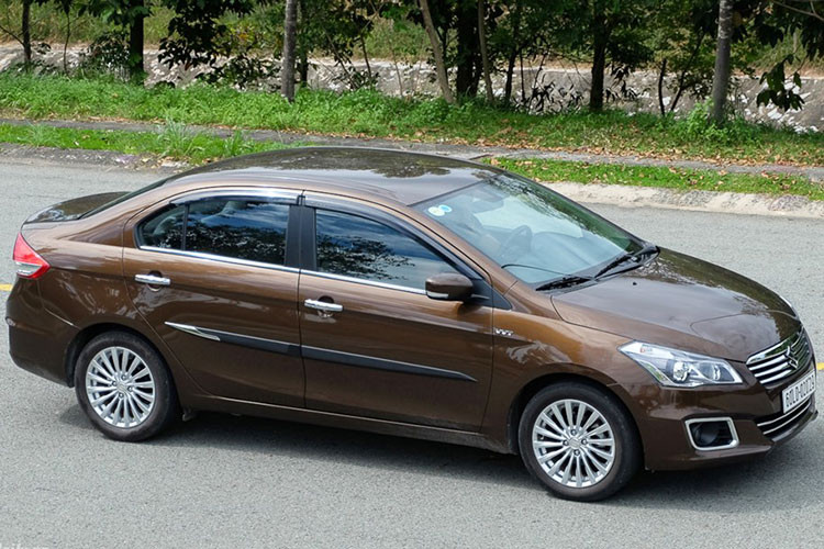 Mẫu sedan cỡ B quen mặt trong các bảng xếp hạng xe bán ế bậc nhất thị trường. Quả "bom xịt" của thương hiệu mà xe máy được biết đến nhiều hơn ôtô trình làng Việt Nam đến nay đã tròn 2 năm. Trong tháng 9/2018 vừa qua, tuy có khởi sắc hơn tháng trước với 28 xe được bán ra nhưng Ciaz vẫn không thoát khỏi top xe ế nhất Việt Nam.