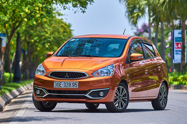 Mặc dù có sự tăng trưởng về doanh số cực lớn so với tháng trước, với 86 xe bán ra toàn thị trường - tuy nhiên mẫu xe ôtô giá rẻ Mitsubishi Mirage vẫn khó đảm bảo cho sự thăng tiến cao hơn vào tháng tới mặc dù đã giảm giá ngang bằng một số mẫu xe cỡ A. Xe hiện đang có 3 phiên bản MT, CVT Eco và CVT với mức giá chỉ từ 350 triệu đồng.