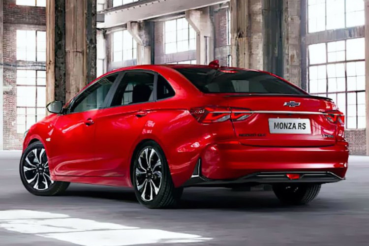 Khi xe khởi động, mô-tơ 48 V trên Chevrolet Monza hybrid 2020 sẽ vận hành trước động cơ xăng để tăng khả năng tiết kiệm nhiên liệu. Trong lúc tăng tốc, mô-tơ và động cơ sẽ chạy đồng thời, từ đó giảm tải cho máy xăng để tiết kiệm năng lượng cũng như hạn chế phát thải khí độc hại. 