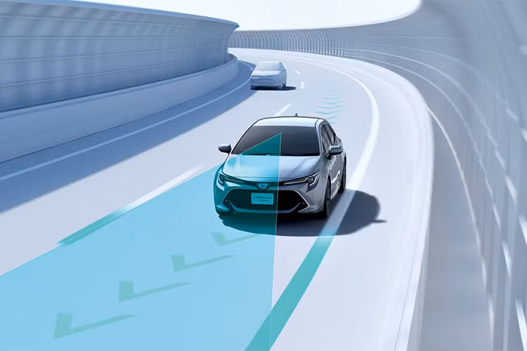 Phải tới tháng 8/2018 tới đây, hãng xe hơi Toyota mới tung ra thị trường mẫu xe Corolla Sport phiên bản số sàn. Ngoài hệ dẫn động cầu trước như các phiên bản quốc tế, Toyota Corolla Sport bản 1.2l còn có thêm cả tùy chọn hệ dẫn động 4 bánh trên các model cao cấp.