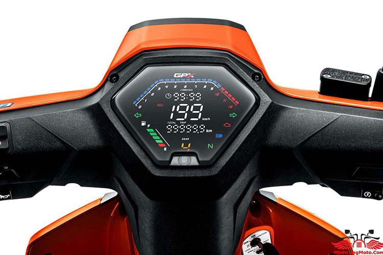 Điểm đặc biệt trên xe là bộ màn hình LED hiện đại có khả năng cảm ứng đơn giản có thể tuỳ chỉnh. Các nút bấm trên xe cũng thiết kế khá dễ sử dụng, giống như các loại xe số phổ thông đang bán ra trên thị trường.