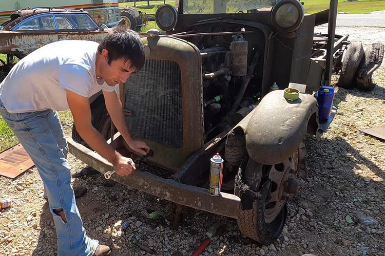 Đáng kinh ngạc trong câu chuyện này là khối động cơ I6 dung tích 5.1 lít của nó trông vẫn còn khá tốt, bất chấp năm nay đã 92 tuổi.