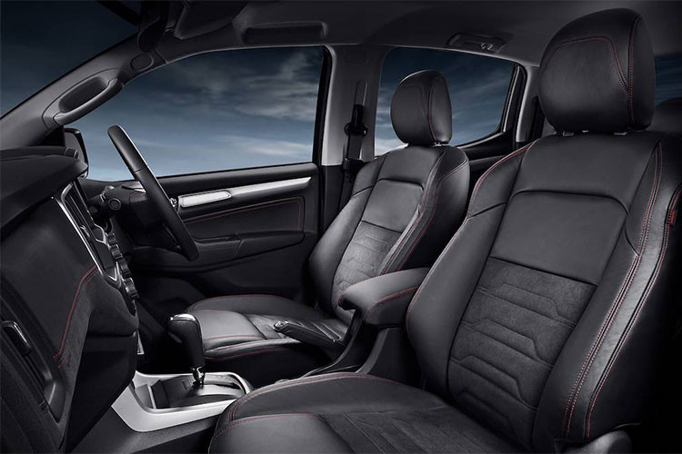 Các tính năng an toàn như kiểm soát lực kéo TSC, cân bằng điện tử ESC, kiểm soát lực văng ARP, hỗ trợ đổ đèo HDC, khởi hành ngang dốc HSA, cảnh báo chệch làn LDW, cảnh báo giao thông phía trước FCA, cảnh báo áp suất lốp.