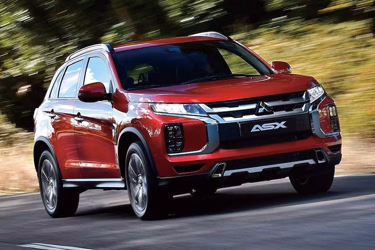 Giống như trước đây, SUV Mitsubishi ASX 2020 tại Châu Âu sẽ được trang bị động cơ xăng 2.0l MIVEC 4 xi-lanh thẳng hàng nạp khí tự nhiên, được kết nối với hộp số sàn 5 cấp hoặc vô cấp INVECS III CVT.