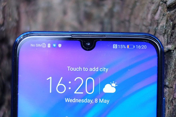 Máy có màn hình 6,21 inch, Full HD+, chạy trên nền Android 9.0, tuỳ biến theo giao diện EMUI 9.0. Viên pin của model này có dung lượng 3.400 mAh.