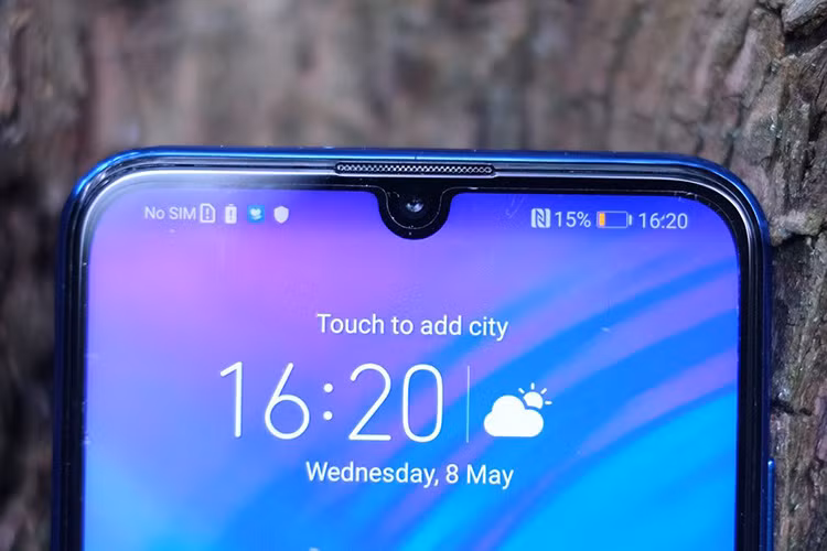 Máy có màn hình 6,21 inch, Full HD+, chạy trên nền Android 9.0, tuỳ biến theo giao diện EMUI 9.0. Viên pin của model này có dung lượng 3.400 mAh.