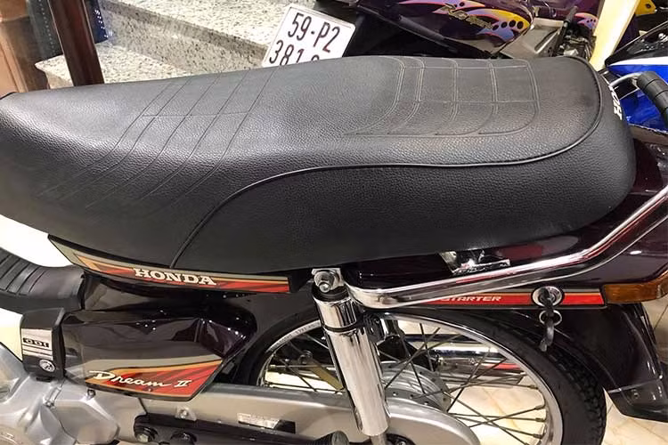 Hiện chưa có ai thẩm định về độ mới thực sự của chiếc Dream II Thái Lan này. Nhưng nhìn hình thức bề ngoài, cùng đăng ký được đưa ra từ chủ cũ là giám đốc một doanh nghiệp tại Bạc Liêu thì đúng đây là chiếc xe đang ở trong tình trạng hoàn hảo với mọi chi tiết đều "mới tinh".