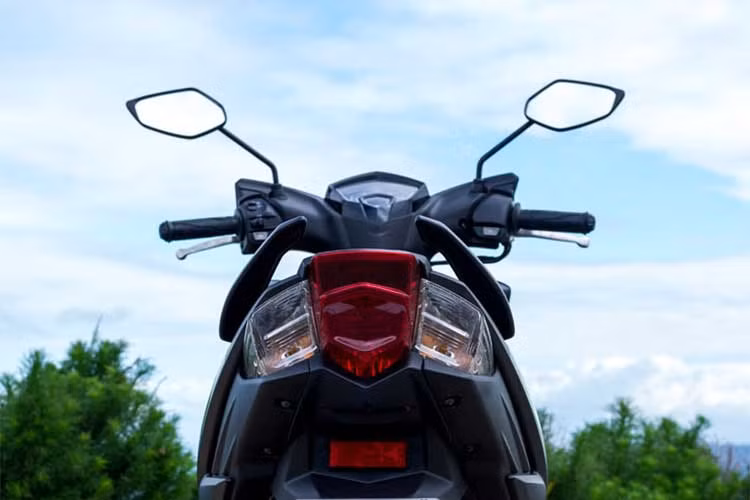 Chiều cao yên của Yamaha Soul GT 2017 là 760 mm trong khi trọng lượng dừng ở con số chỉ 93 kg - khá phù hợp với đại đa số người tiêu dùng Châu Á hiện nay, đặc biệt là giới trẻ. Chiều dài cơ sở của xe đạt mức 1.260 mm và chiều cao gồm 135 mm.