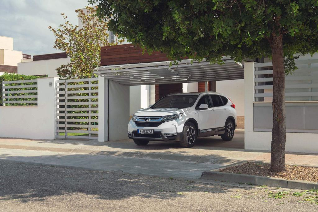 Mẫu xe Honda CR-V hybrid 2019 đã hính thức ra mắt tại Triển lãm ôtô Paris 2018. Theo những thông tin mới nhất, mẫu SUV chạy xăng – điện CR-V Hybrid mới tại châu Âu sẽ được cung cấp theo 2 phiên bản.