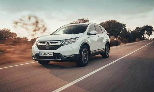 Cùng với phiên bản hybrid, Honda CR-V 2019 bản thường cũng được trình làng tại triển lãm lần này với bản tùy chọn 7 chỗ. Với ngoại nội thất đều được nâng cấp và tích hợp hàng loạt công nghệ mới tiên tiến, Honda CR-V 2019 chắc chắn sẽ làm hài lòng các khách hàng tại châu Âu.
