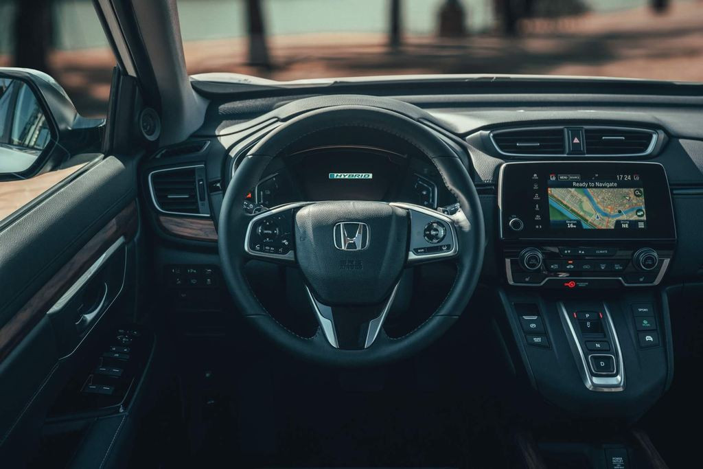 Như vậy, mẫu xe SUV Honda CR-V Hybrid 2019 có cả chế độ truyền động cầu trước và truyền động 4 bánh, đem lại con số tiết kiệm nhiên liệu ngang với mẫu SUV sử dụng động cơ diesel. Đây cũng là lý do phiên bản Hybrid sẽ thay thế phiên bản CR-V Diesel trước đây.