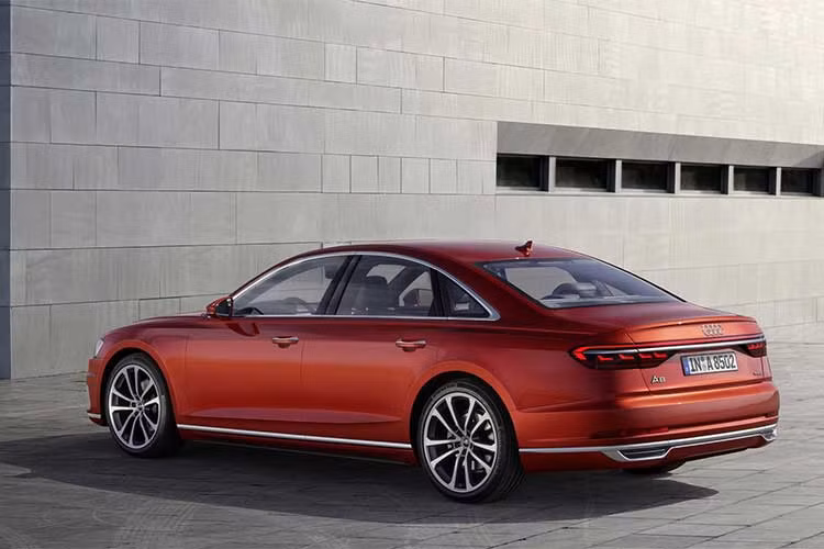 Audi A8 đã được bán tại châu Âu từ cuối tháng 11 vừa qua và sẽ đến tay các khách hàng đặt mua sớm vào năm 2018. Trong khi các khách hàng tại Mỹ sẽ phải chờ thêm một thời gian nữa.
