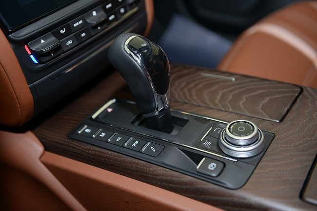 Maserati Quattroporte GranLusso 2018 có đủ công nghệ an toàn cơ bản, và nhiều công nghệ an toàn nâng cao như cảnh báo điểm mù, cảnh báo va chạm, tự động phanh khi phát hiện vật cản, cảnh báo làn đường và camera 360 độ. Vi sai chống trượt và khởi hành ngang dốc trang bị tiêu chuẩn.