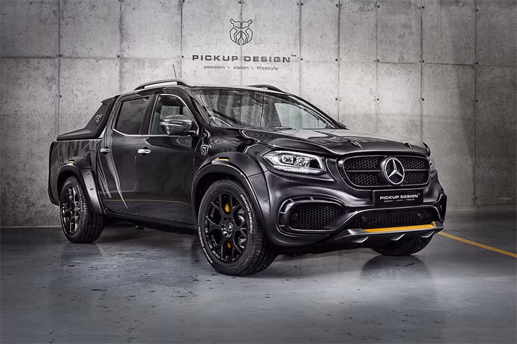 Đối với những ai chê mẫu xe bán tải Mercedes X-Class vẫn còn chưa mạnh mẽ hay đủ "nhiệt", gói độ trị giá từ 17.000 USD (khoảng 387 triệu đồng) của thương hiệu Carlex Design có thể giúp cải thiện ngoại hình của của dòng bán tải hạng sang này chất và cá tính hơn nhiều.