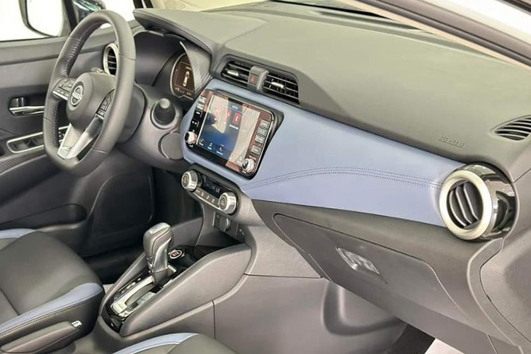 Lần đầu tiên, Almera bán tại Việt Nam sở hữu hệ thống hỗ trợ lái xe tiên tiến ADAS (Advanced Driver Assistance System). Trong đó bao gồm các tính năng hiện đại như hỗ trợ phanh khẩn cấp, cảnh báo va chạm trước, cảnh báo lệch làn đường và đèn chiếu xa thông minh.