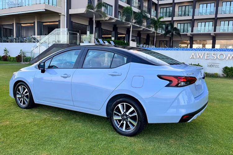 Trước đó, một số xe sedan Nissan Almera 2024 đã được phát hiện tại trung tâm kiểm định khí thải Hà Nội vào hồi tháng 6 năm nay. Hiện tại, đại lý cho biết Almera phiên bản hiện hành chỉ còn ít hàng và đang được khuyến mãi lớn. Do đó, việc Almera 2024 sắp có mặt trên thị trường là một khả năng hoàn toàn hợp lý.