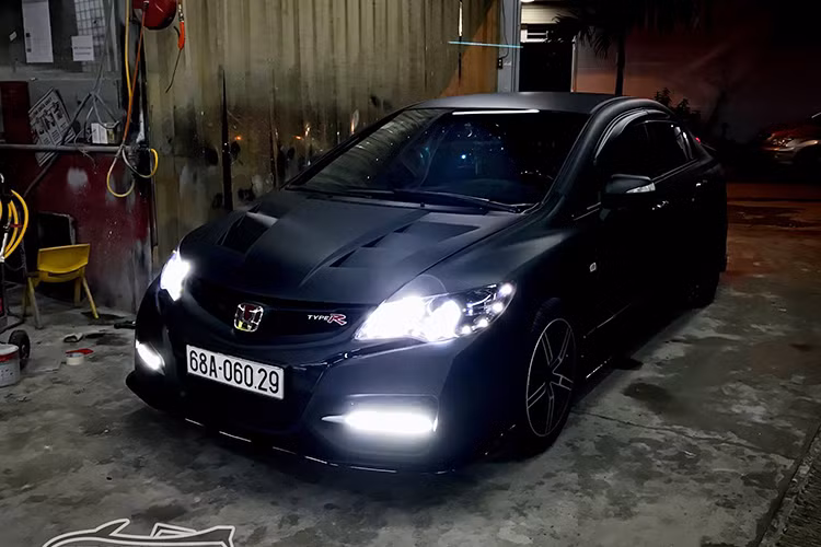 Chi phí cho tất cả phần đại tu máy móc và độ các chi tiết mới của xe khoảng 215 triệu đồng, khiến chiếc Civic đời cũ một phong cách mới mẻ, giúp chủ xe không cần phải đầu tư một chiếc xe mới để thỏa mãn thú chơi.