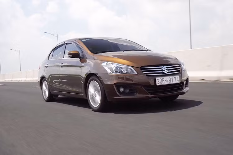 Suzuki Ciaz kể từ ngày ra mắt đã thường xuyên đứng trong danh sách xe ế nhất tháng, và tháng 8 này cũng vẫn tiếp tục "phong độ" đó khi chỉ bán ra được đúng 1 chiếc. Hiện mẫu xe phân khúc B này đã có phiên bản mới ở Ấn Độ và nuôi hy vọng Suzuki Ciaz mới sẽ sớm được đưa về Việt Nam trong thời gian tới để cải thiện doanh số. 