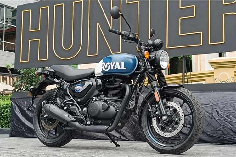  Royal Enfield Hunter 350 2023 mới là bản nâng cấp của mẫu xe này và sắp được bán tại Việt Nam. Đây là một chiếc roadster hiện đại tập trung vào tính linh hoạt, dễ tiếp cận và dễ vận hành. Hunter 350 được phát triển dựa trên nền tảng J-Platform đang sử dụng trên hai “người anh em” Meteor 350 và Classic 350. 