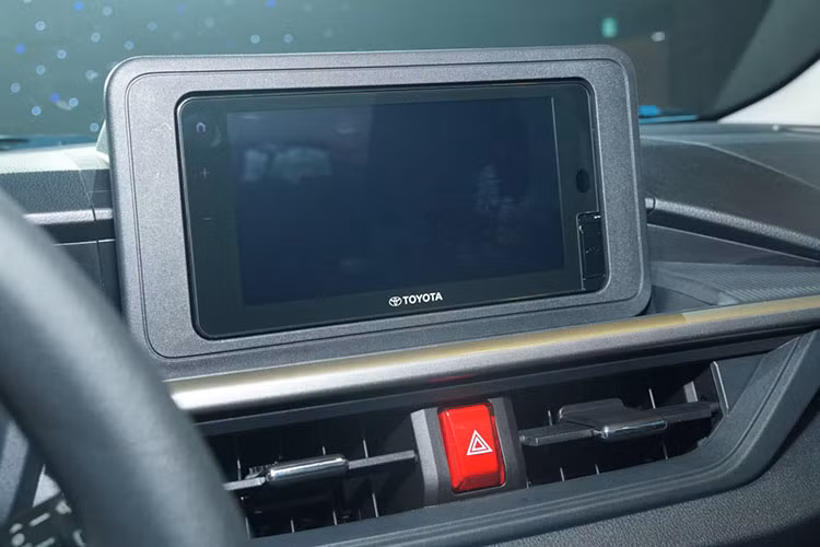 Động cơ xe Toyota Wigo 2023 tiếp tục tái sử dụng cỗ máy xăng 1,2 lít, cho công suất cực đại 87 mã lực và mô-men xoắn cực đại 108 Nm. Tuy nhiên, hộp số AT trước đây đã được thay thế bởi hộp số CVT mới. Riêng bản số sàn giữ nguyên nhằm đáp ứng tốt nhu cầu của người mua xe chạy dịch vụ. 