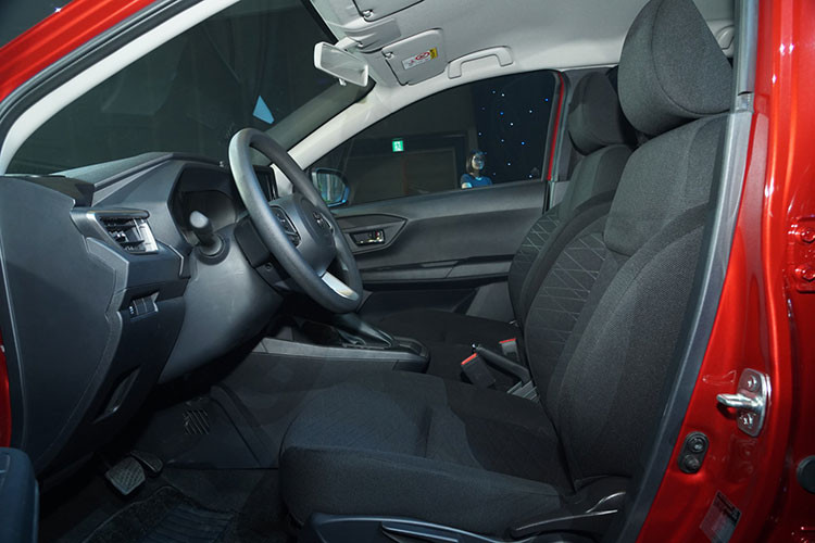 Các tính năng an toàn trên Wigo hoàn toàn mới có phân trội hơn đối thủ khi được trang bị chức năng cảnh báo điểm mù BSM và cảnh báo phương tiện cắt ngang phía sau RCTA. Đi cùng với đó là loạt tính năng cơ bản khác như hỗ trợ khởi hành ngang dốc HAC, cân bằng điện tử VSC, phanh ABS, EBD, cảm biến lùi và hai túi khí.