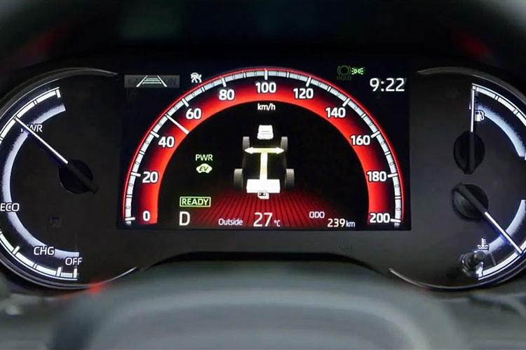 Những tiết lộ đáng chú ý khác là màn hình 360 độ dành cho các mẫu xe cao cấp nhất, hệ thống hỗ trợ người lái Toyota Safety Sense, cửa sổ trời toàn cảnh và nội thất cao cấp. Riêng bản cao cấp sẽ được trang bị tính năng mở cốp bằng giọng nói. 