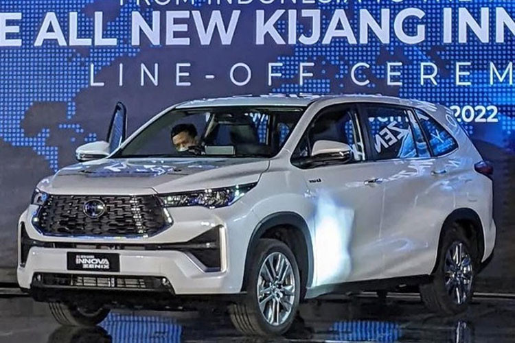 Can canh Toyota Innova 2023 tu 662 trieu dong, cho ngay ve Viet Nam